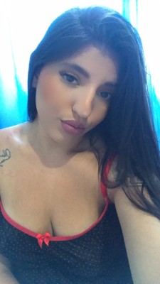 Morena, linda, cheirosa aaaah e muito extrovertida e simpática e um pouco mais...😈. Ola prazer essa sou eu Bya.😘 safadinhos🤭&amp;#