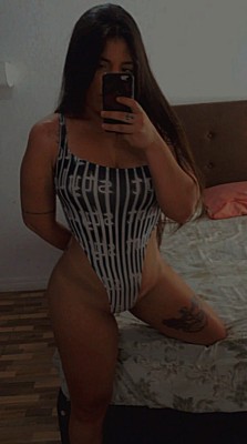 Morena, linda, cheirosa aaaah e muito extrovertida e simpática e um pouco mais...😈. Ola prazer essa sou eu Bya.😘 safadinhos🤭&amp;#