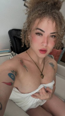 ÚLTIMA TEMPORADA! Loira malhada do GRELO GIGANTE, adoro ser chupada e faço um oral BABADINHO.