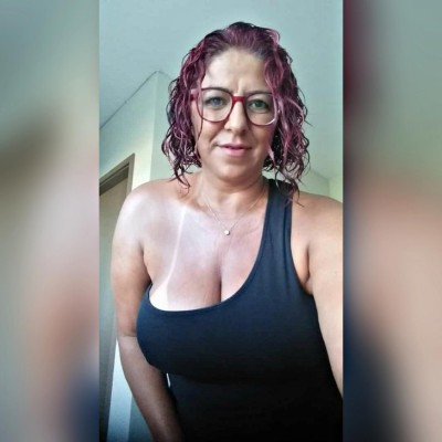 Sheila coroa massagista