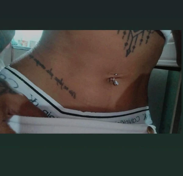 Morena tatuada