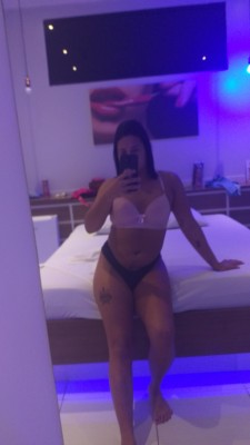 Bruninha sedutora melhor sexo oral e anal da região