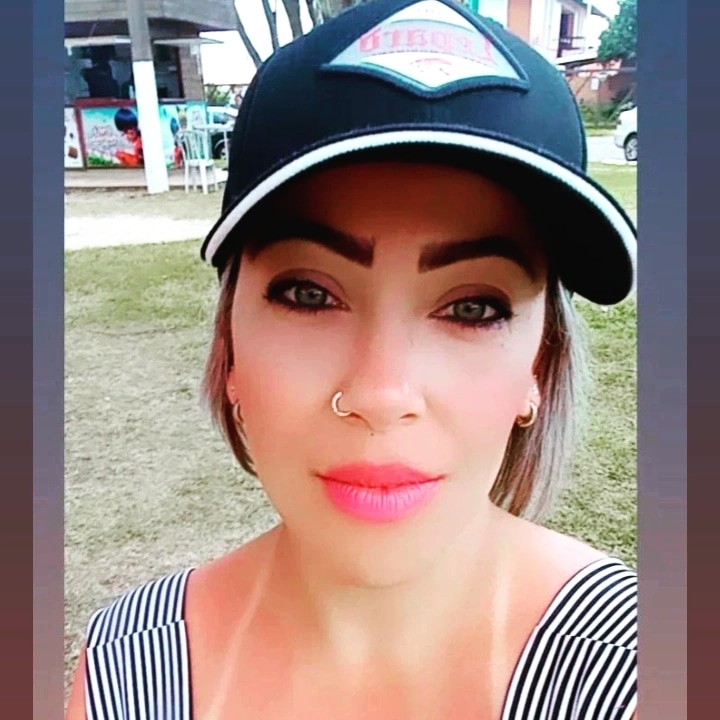 Loira molhada safadinha