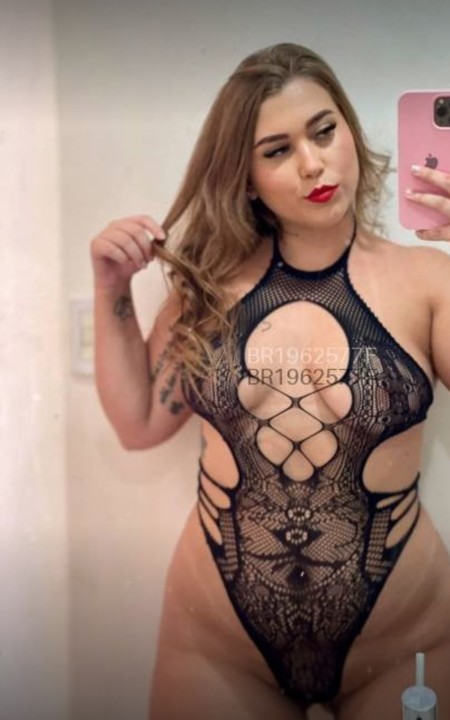 JULIA LOIRA REAL ENVOLVENTE carinhosa e cheia de atitude.