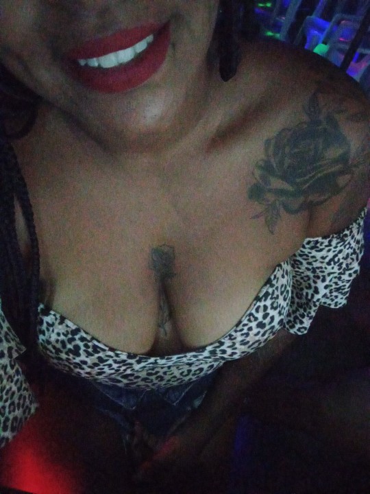 Morena tatuada