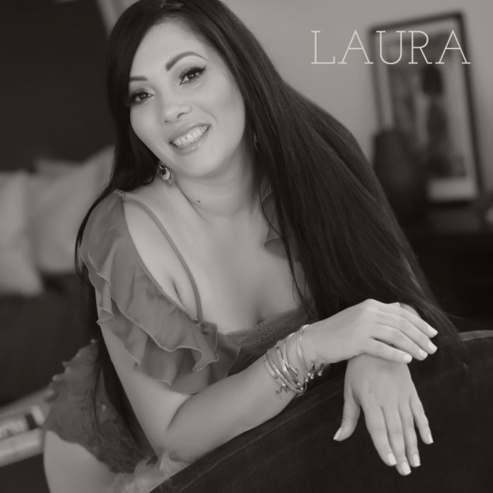 LAURA DOMINATRIX